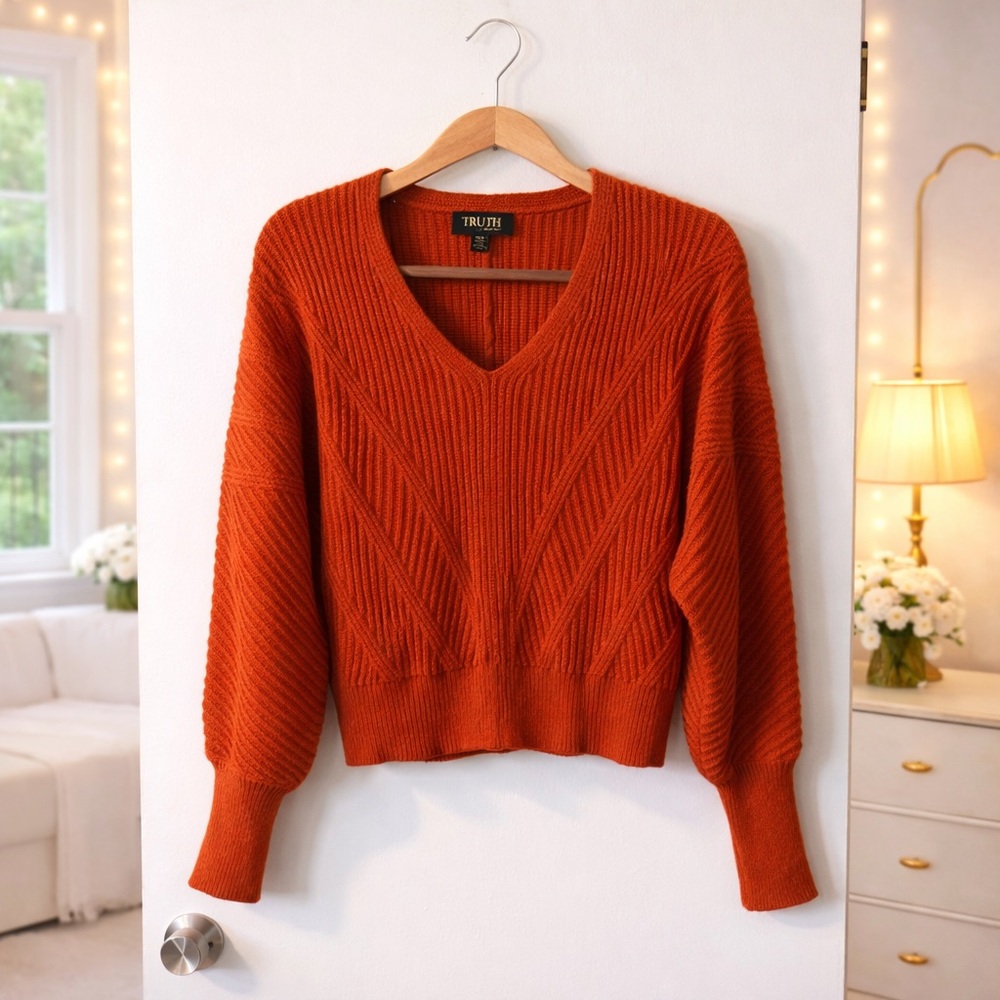 ✨ Truth by Republic Burnt Orange V Neck Sweater Size M